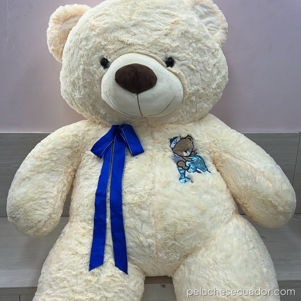 PELUCHE OSO CON ESTAMPADO Y LAZO 110CM MCN23-35118 12135R